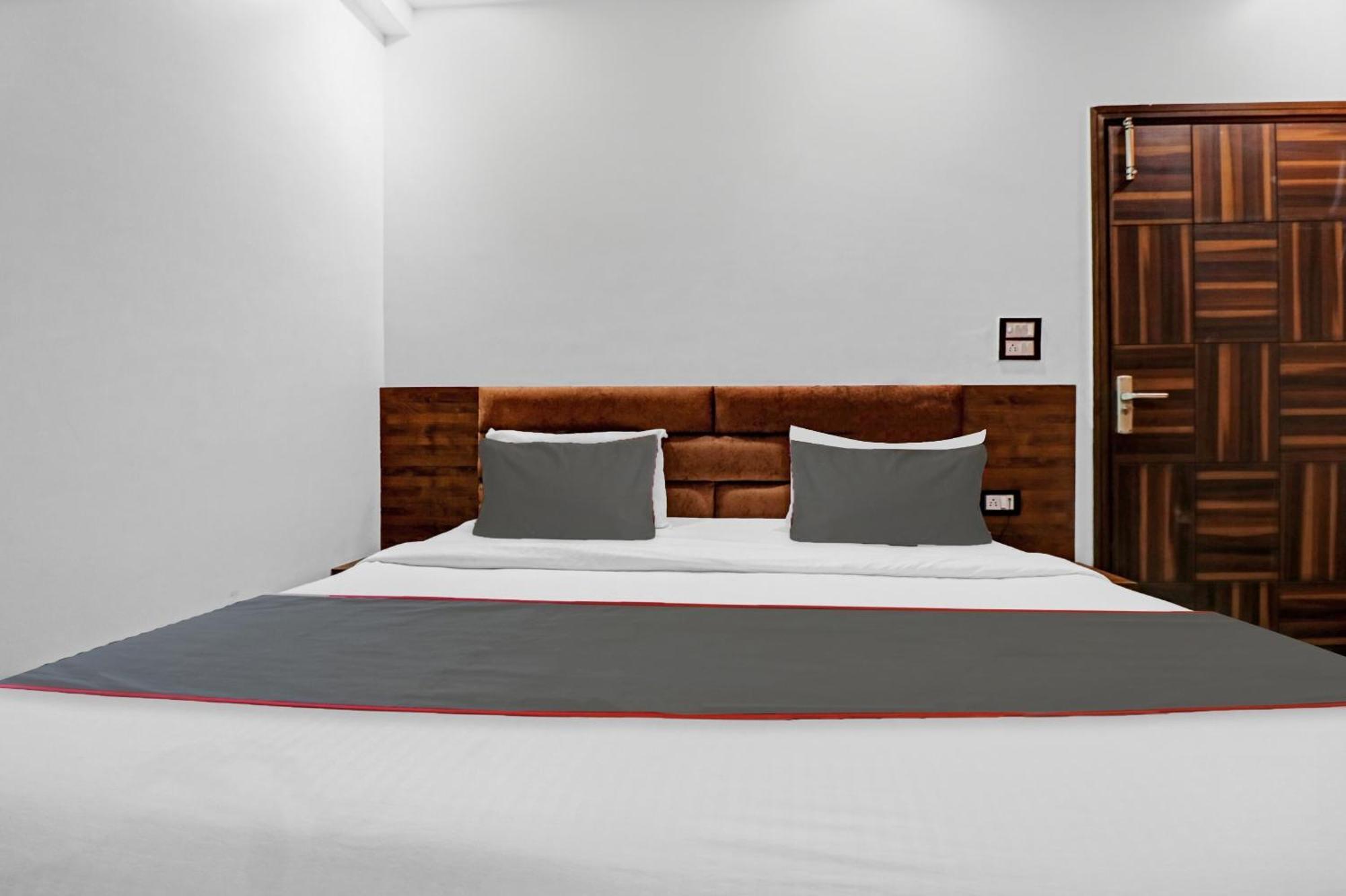 Hotel O Bharat Stay Near Indira Gandhi International Airport ニューデリー エクステリア 写真