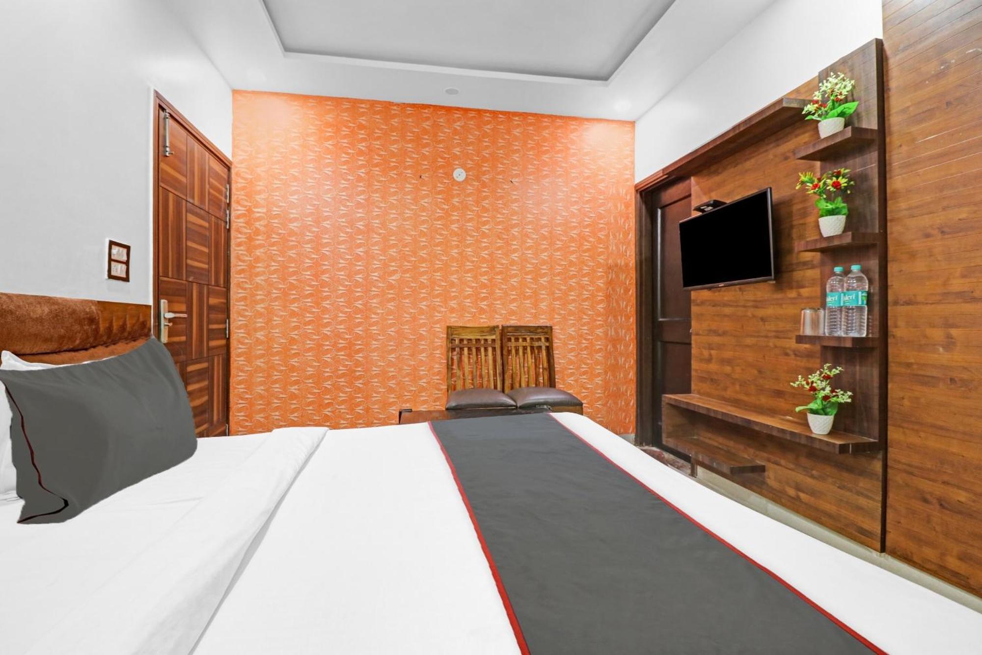 Hotel O Bharat Stay Near Indira Gandhi International Airport ニューデリー エクステリア 写真