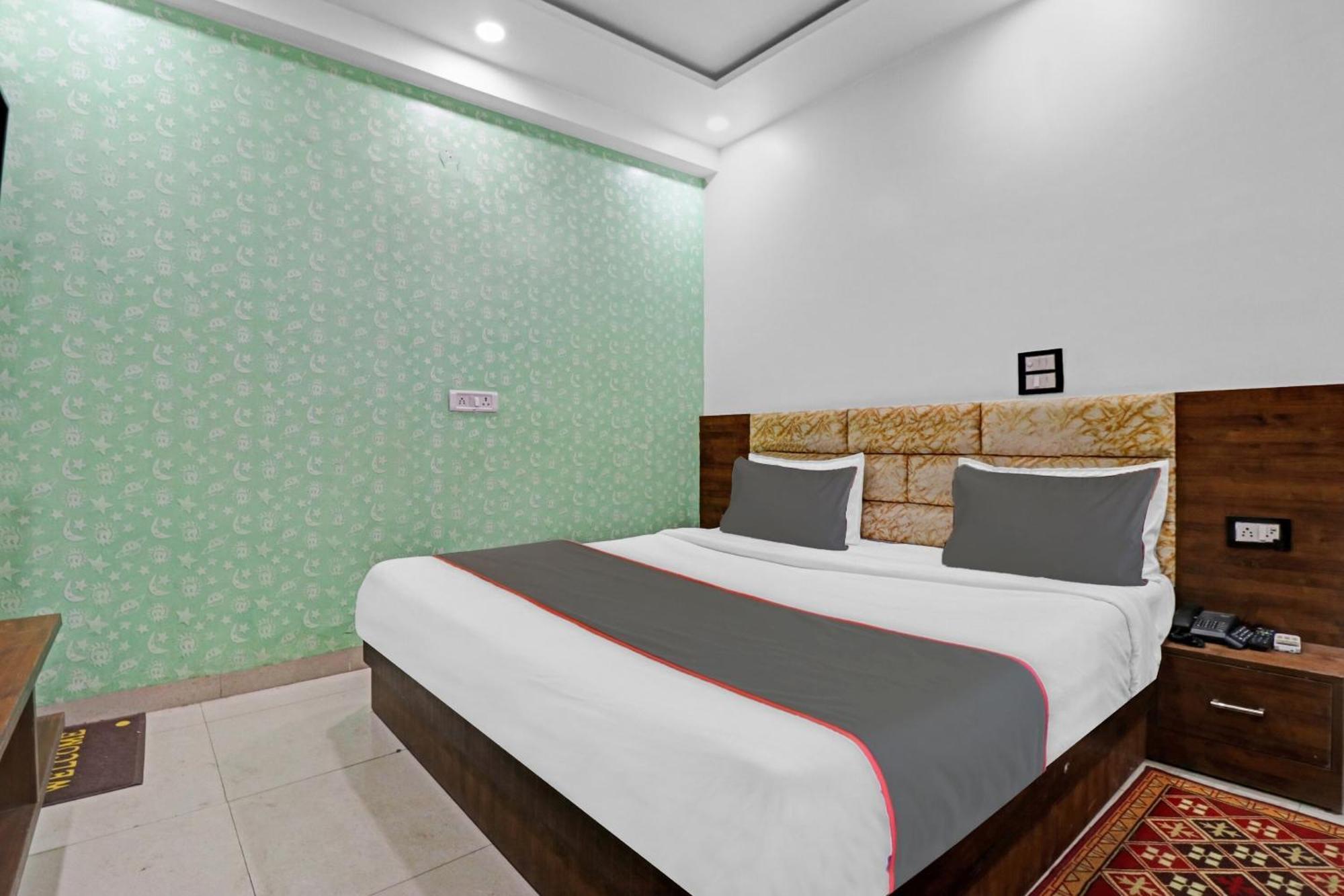 Hotel O Bharat Stay Near Indira Gandhi International Airport ニューデリー エクステリア 写真